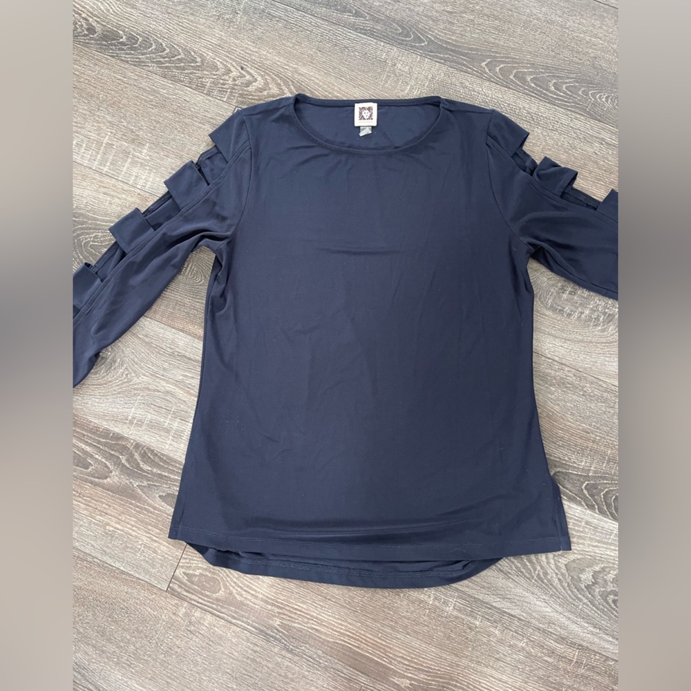 Anne Klein Cut Whole Sleeve Blouse. Blue. Sz small.